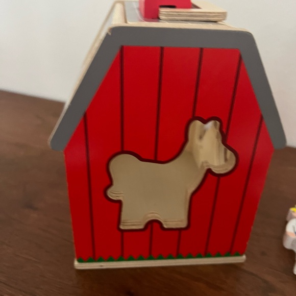 Melissa and Doug shape sorter - Picture 4 of 7